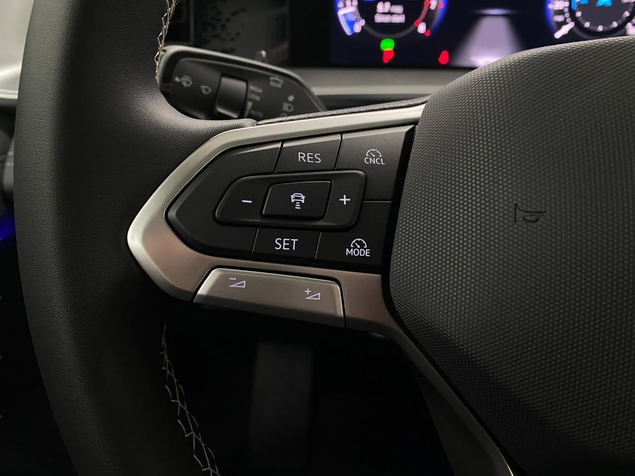 2025 Volkswagen Tiguan 2.0T SE 4MOTION