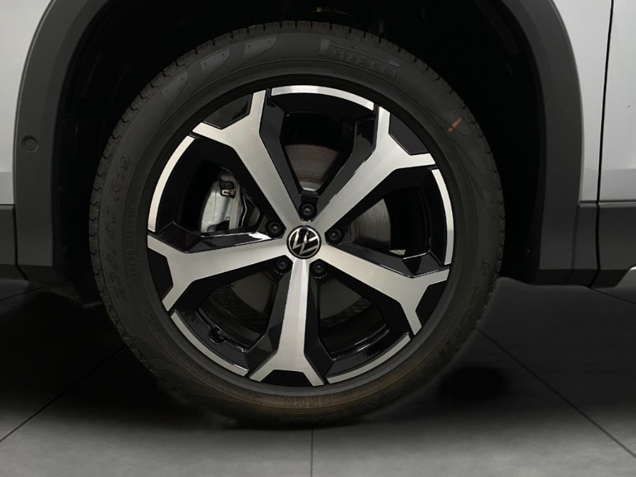 2025 Volkswagen Tiguan 2.0T SE 4MOTION