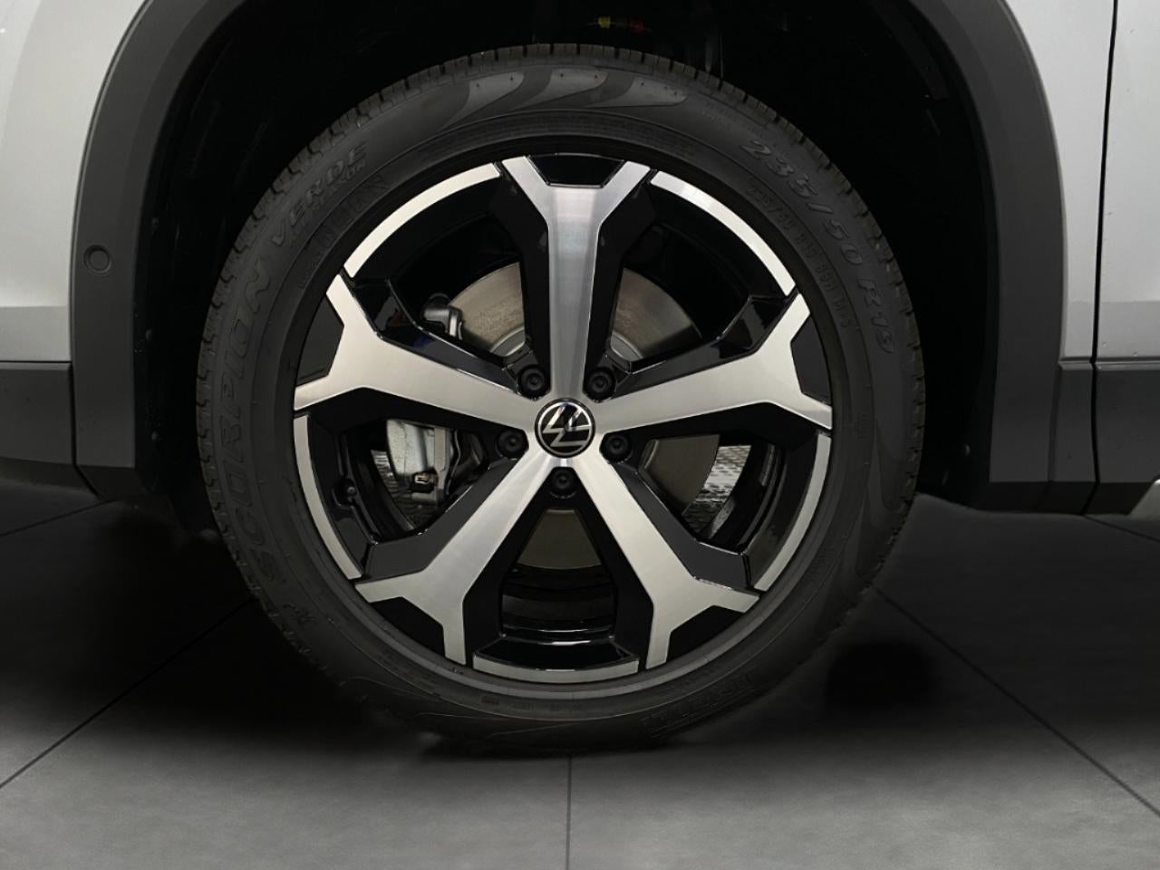 2025 Volkswagen Tiguan 2.0T SE 4MOTION