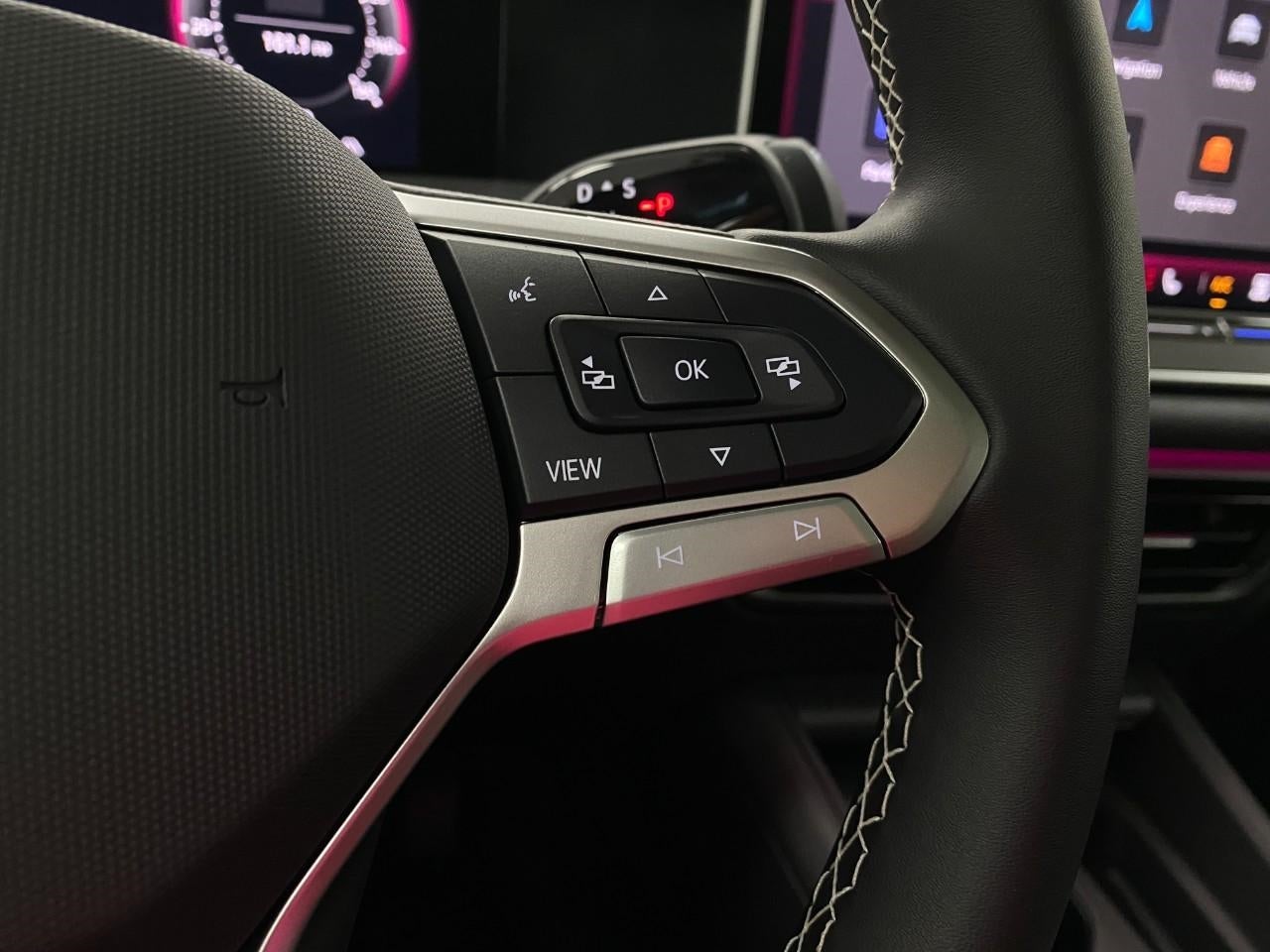 2025 Volkswagen Tiguan 2.0T SE 4MOTION