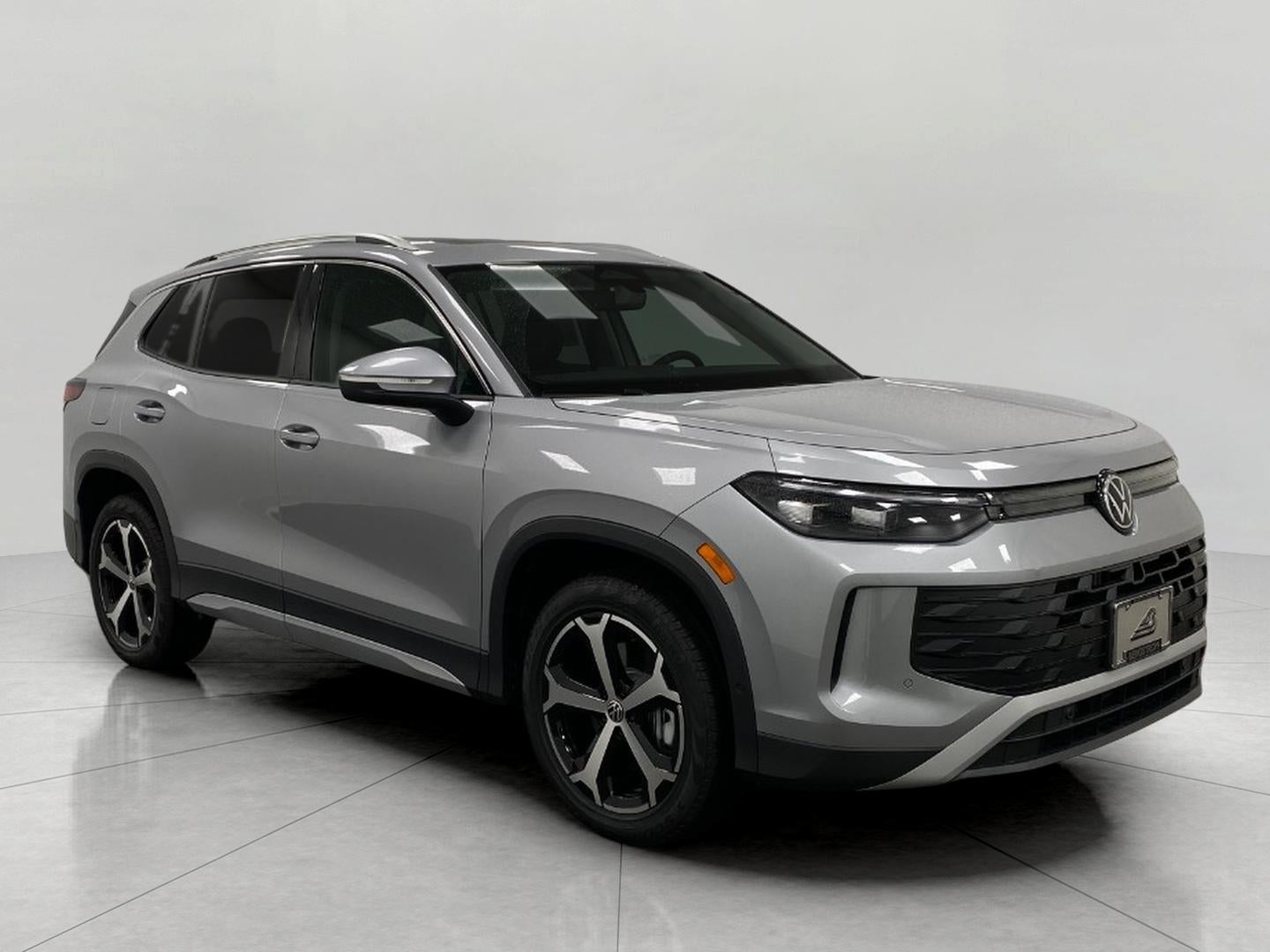 2026 Volkswagen Tiguan 2.0T SE 4Motion's photo