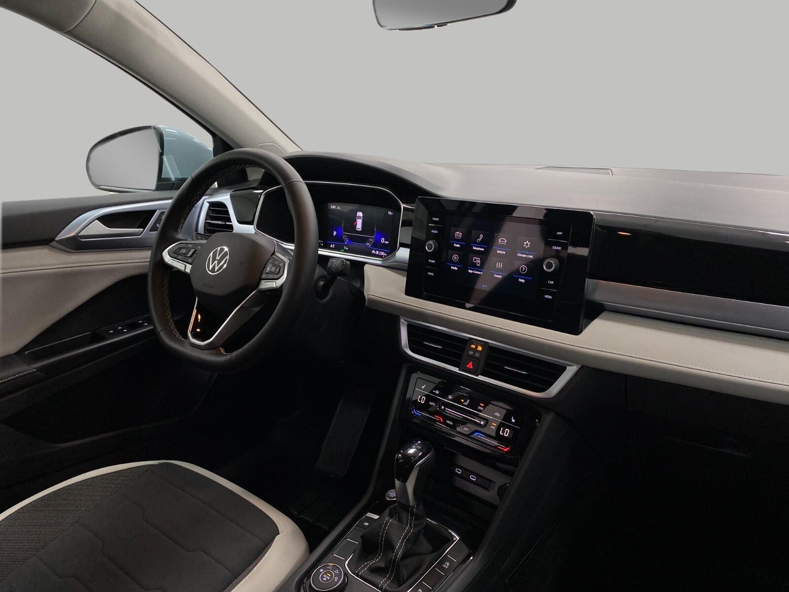2026 Volkswagen Taos SE 4MOTION