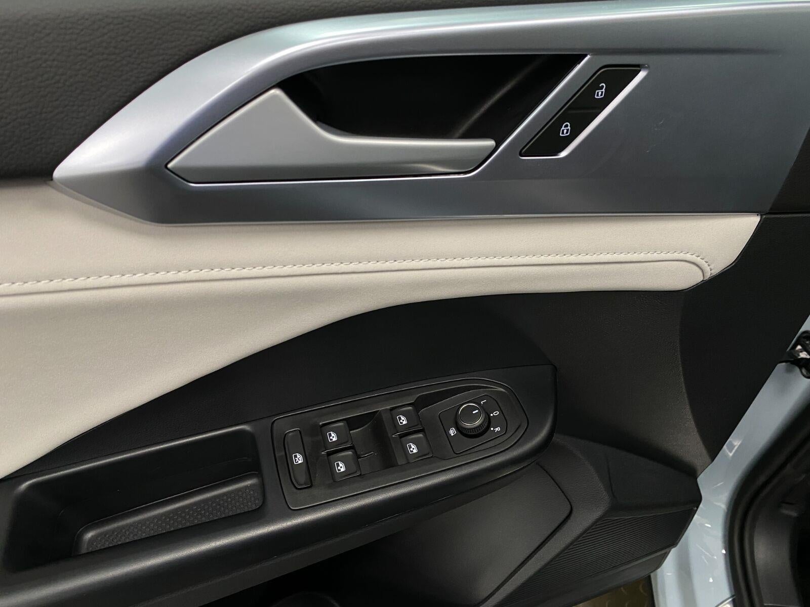 2026 Volkswagen Taos SE 4MOTION