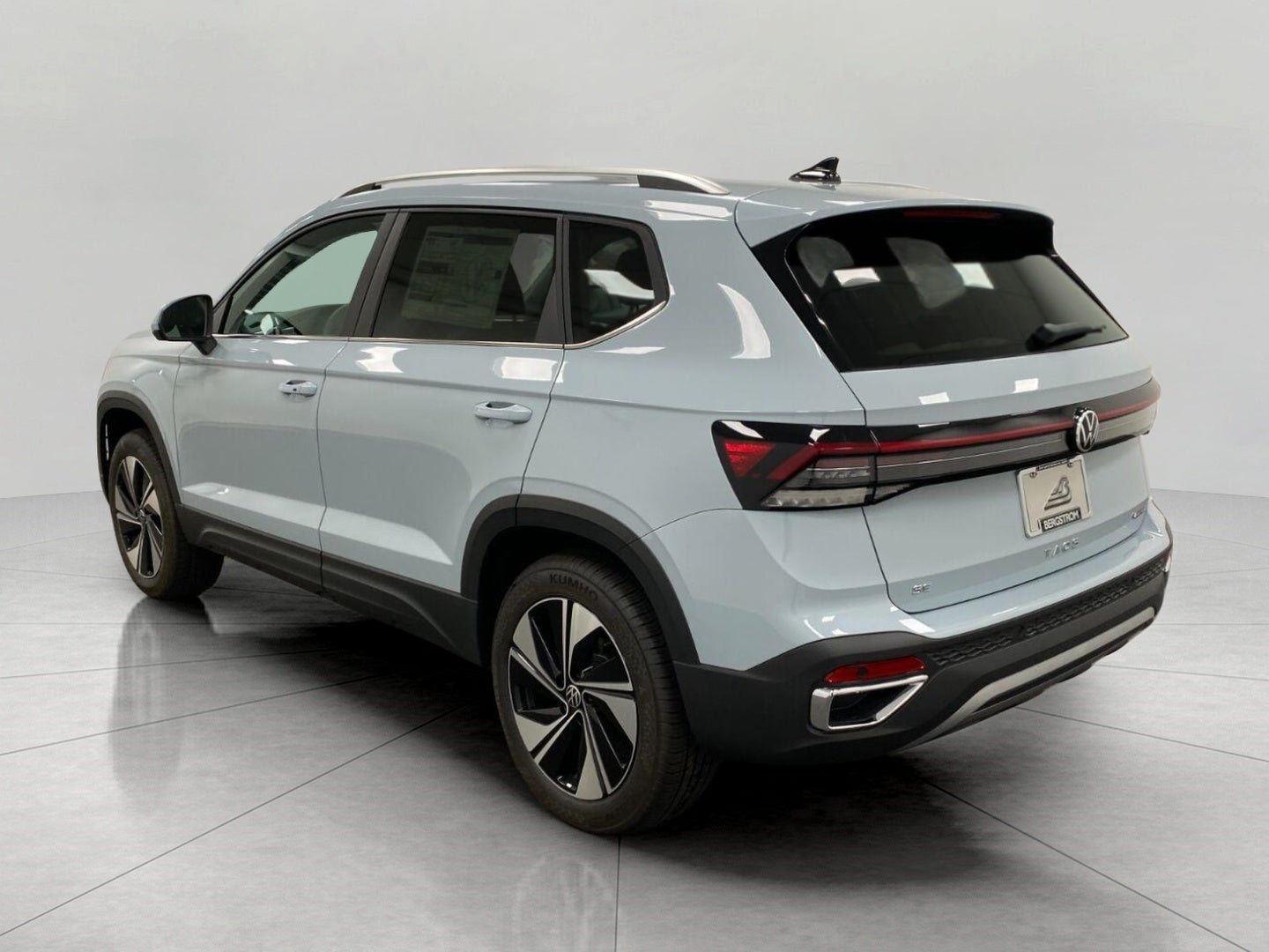 2026 Volkswagen Taos SE 4MOTION