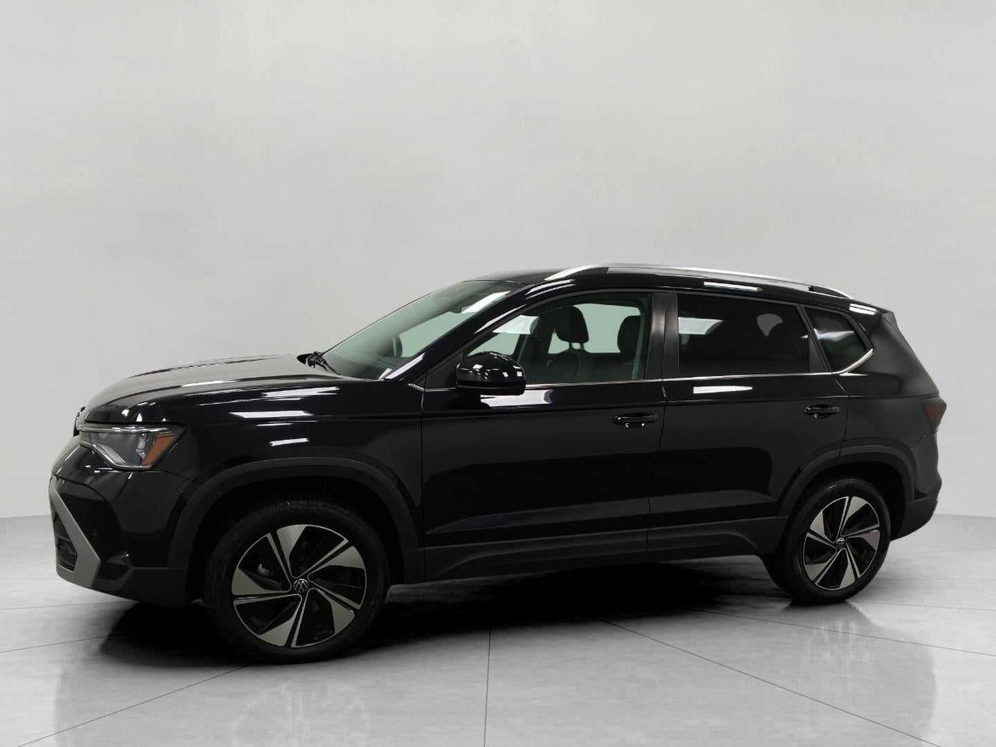 2025 Volkswagen Taos SE 4MOTION