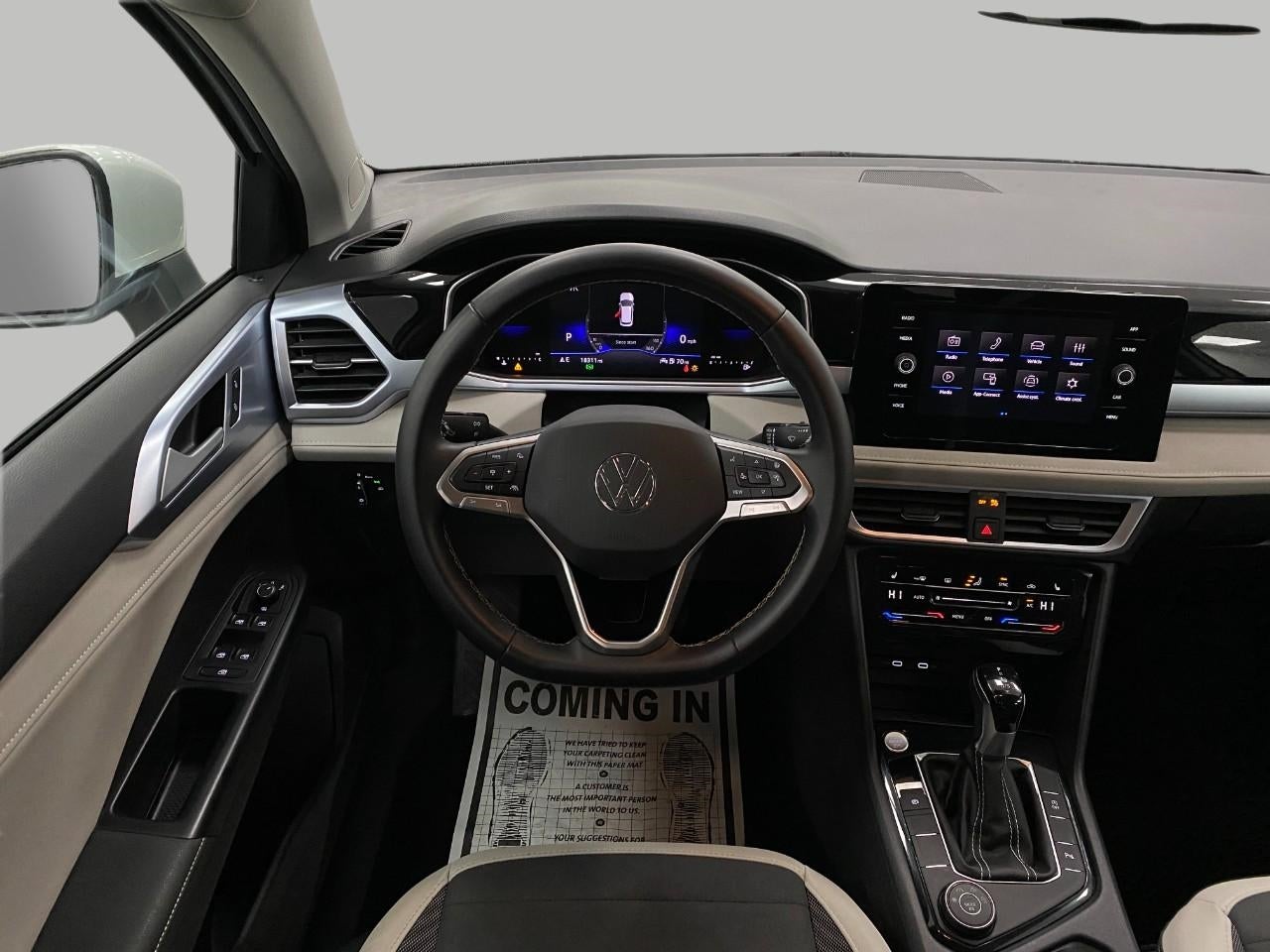 2025 Volkswagen Taos SE 4MOTION