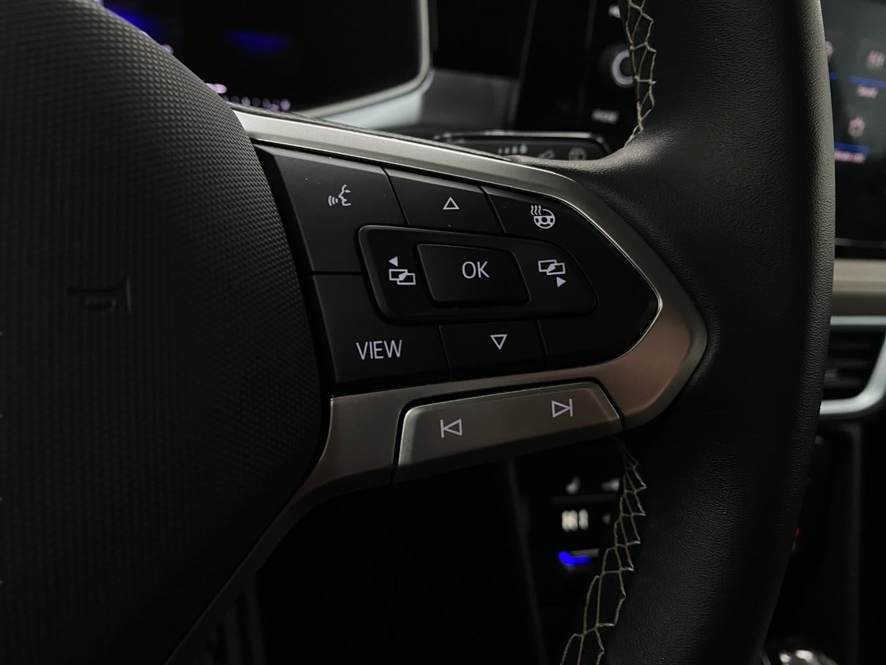 2025 Volkswagen Taos SE 4MOTION