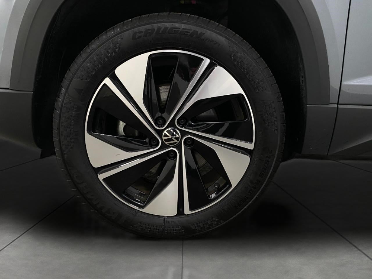 2025 Volkswagen Taos SE 4MOTION