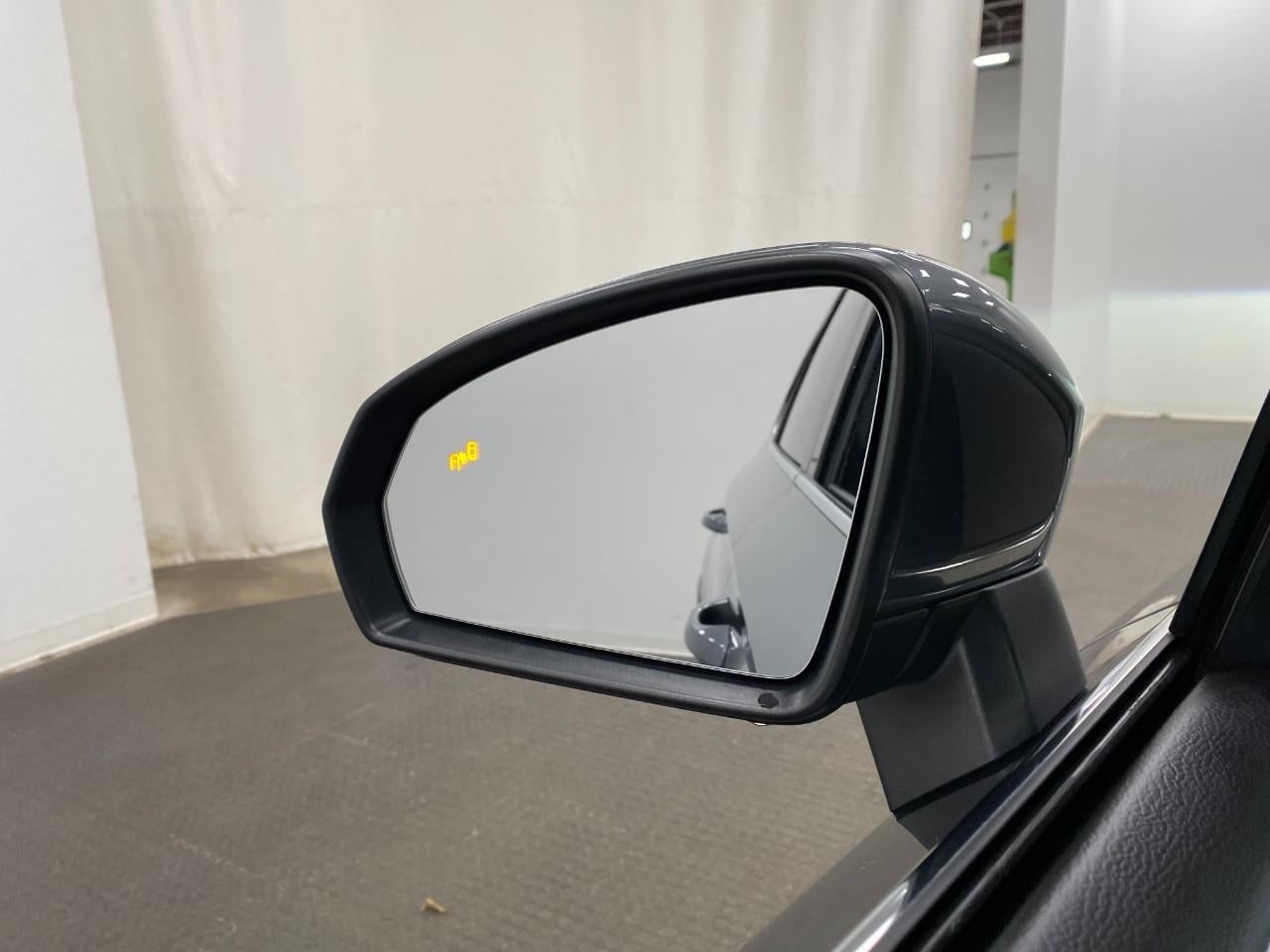 2025 Volkswagen Taos SE 4MOTION