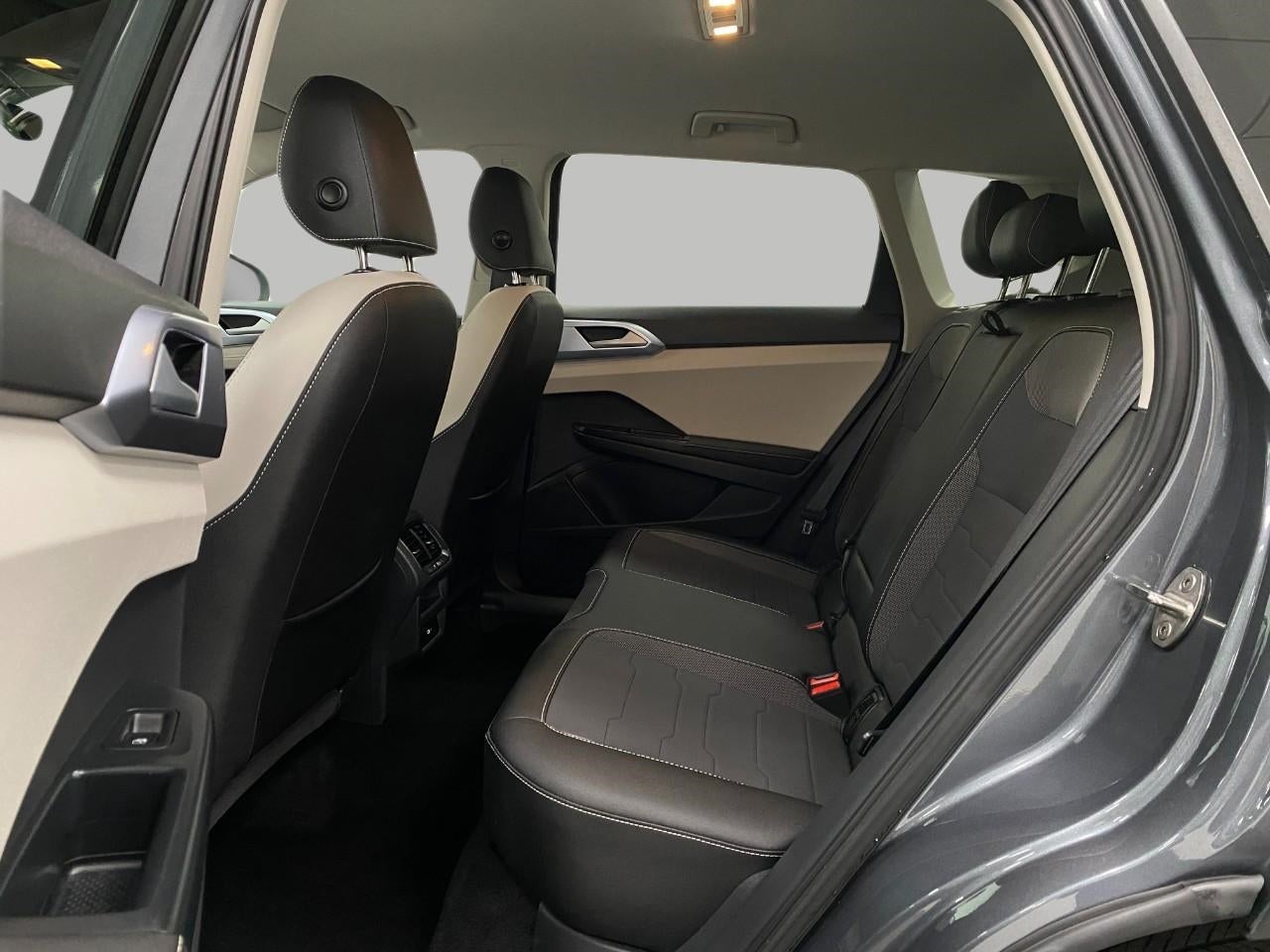 2025 Volkswagen Taos SE 4MOTION