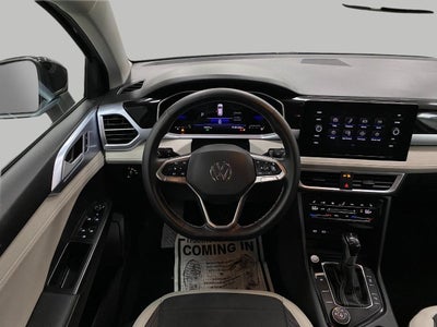 2025 Volkswagen Taos SE 4MOTION