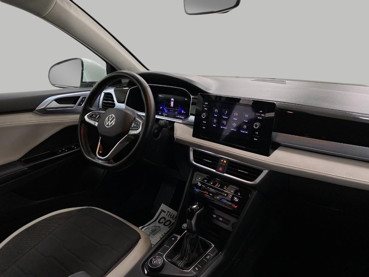 2025 Volkswagen Taos SE 4MOTION