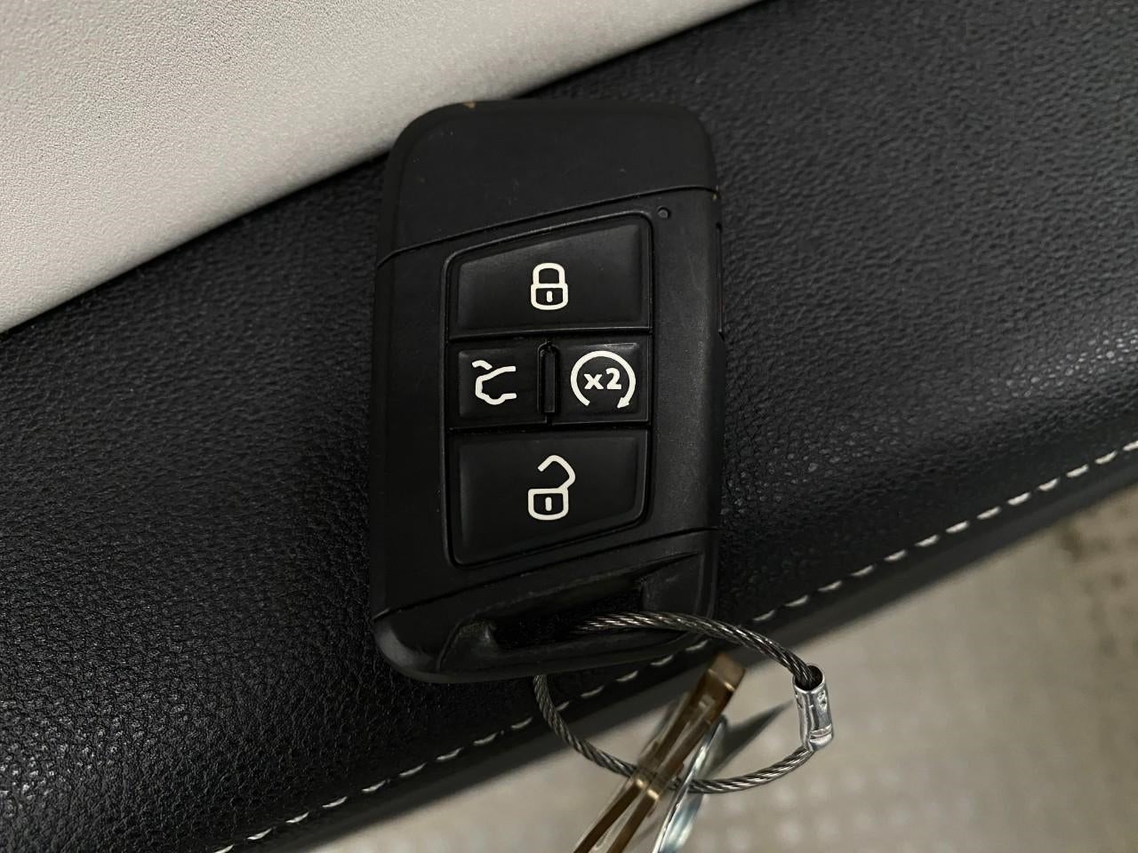 2025 Volkswagen Taos SE 4MOTION