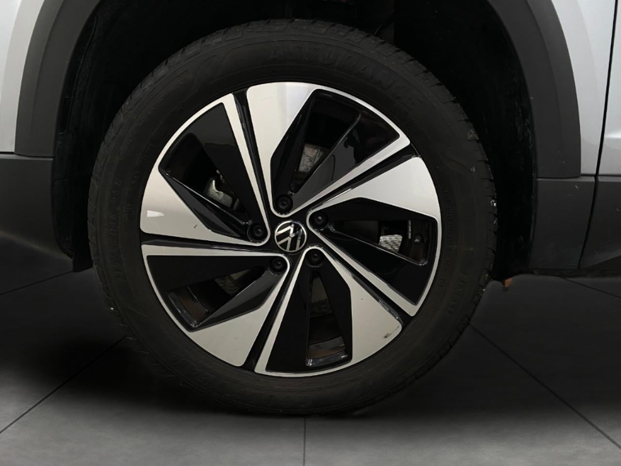 2025 Volkswagen Taos SE 4MOTION