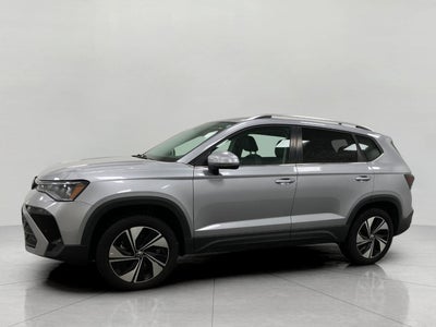 2025 Volkswagen Taos SE 4MOTION