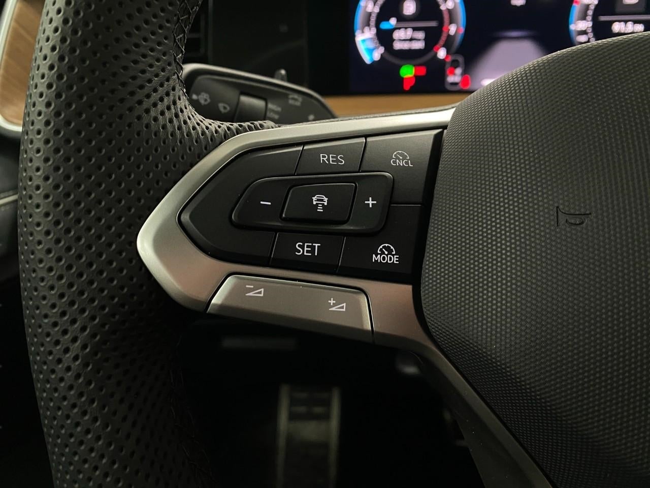 2026 Volkswagen Tiguan 2.0T SEL R-Line Turbo 4MOTION