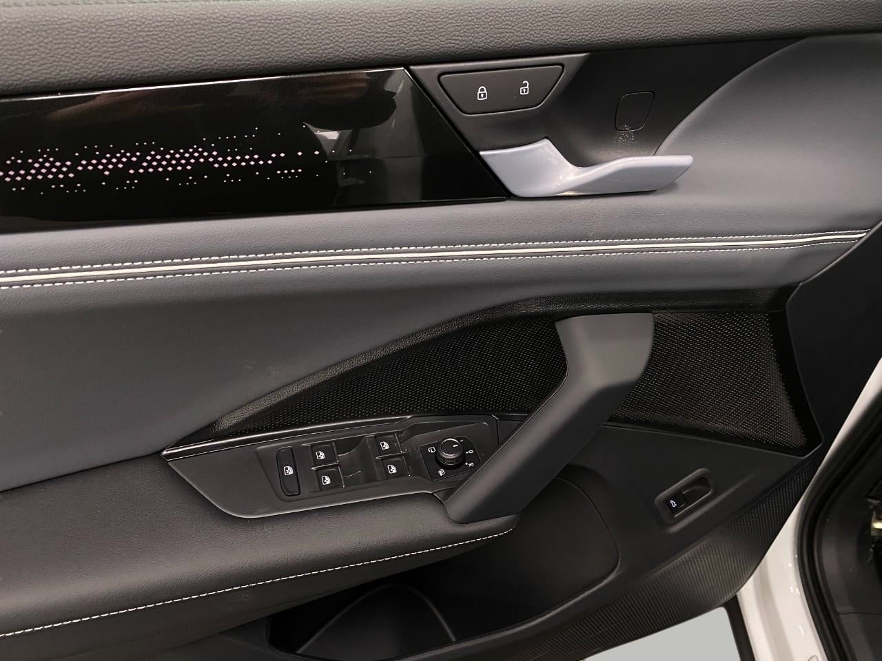 2026 Volkswagen Tiguan 2.0T SEL R-Line Turbo 4MOTION