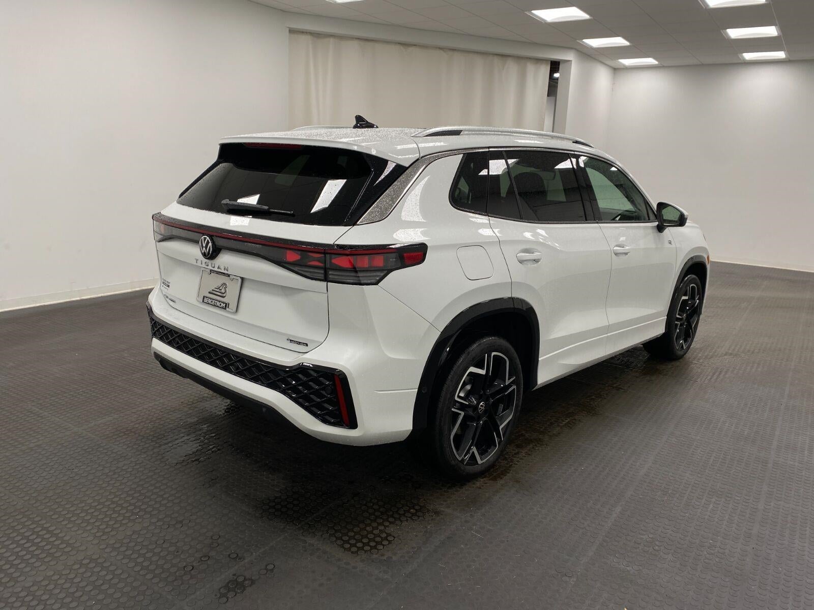 2026 Volkswagen Tiguan SEL R-Line Turbo 4MOTION