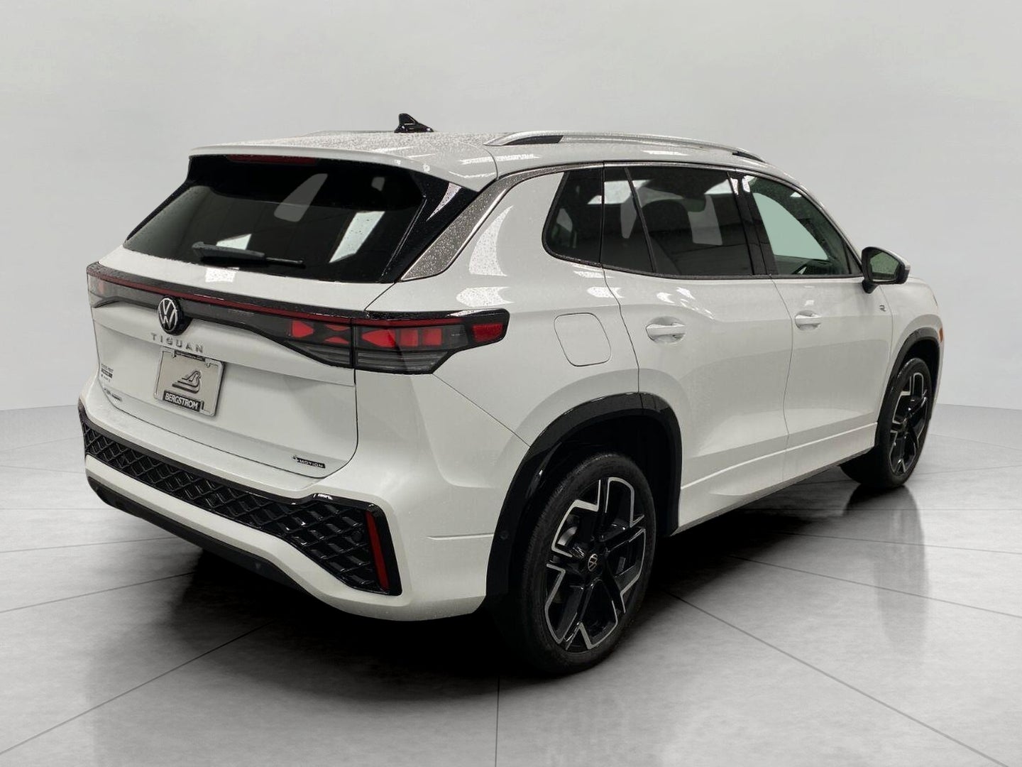 2026 Volkswagen Tiguan SEL R-Line Turbo 4MOTION