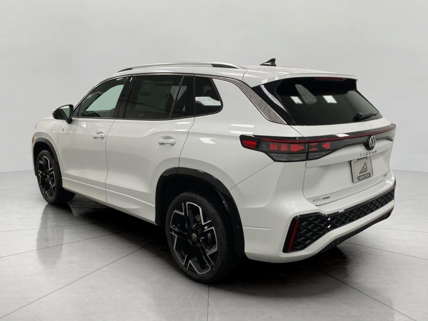 2026 Volkswagen Tiguan SEL R-Line Turbo 4MOTION