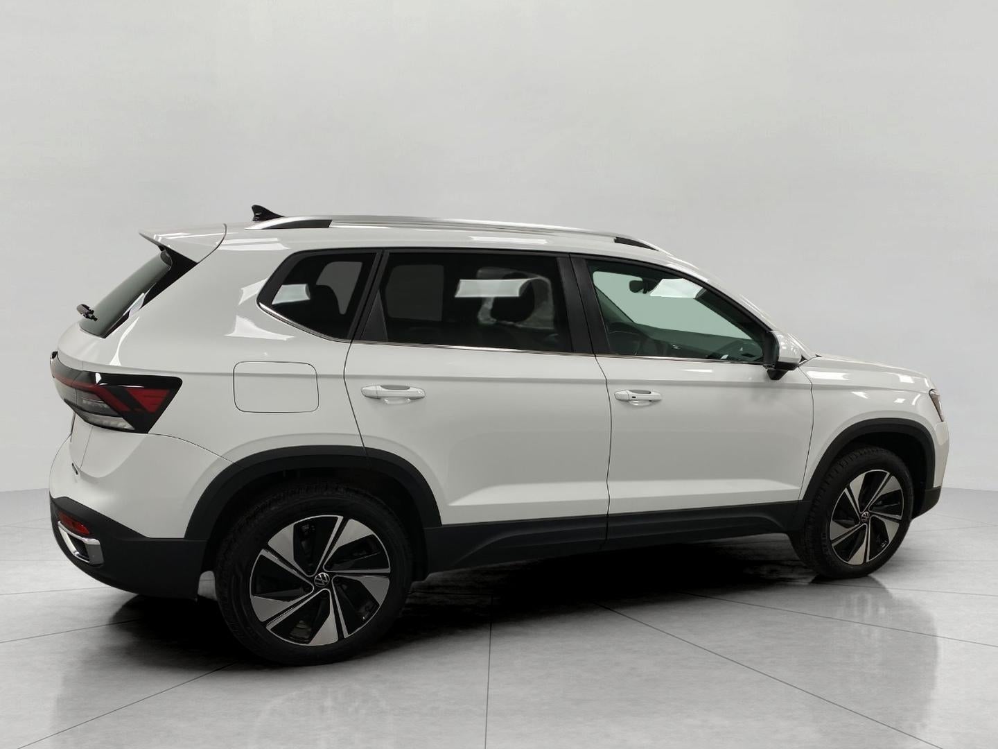 2025 Volkswagen Taos SE 4MOTION