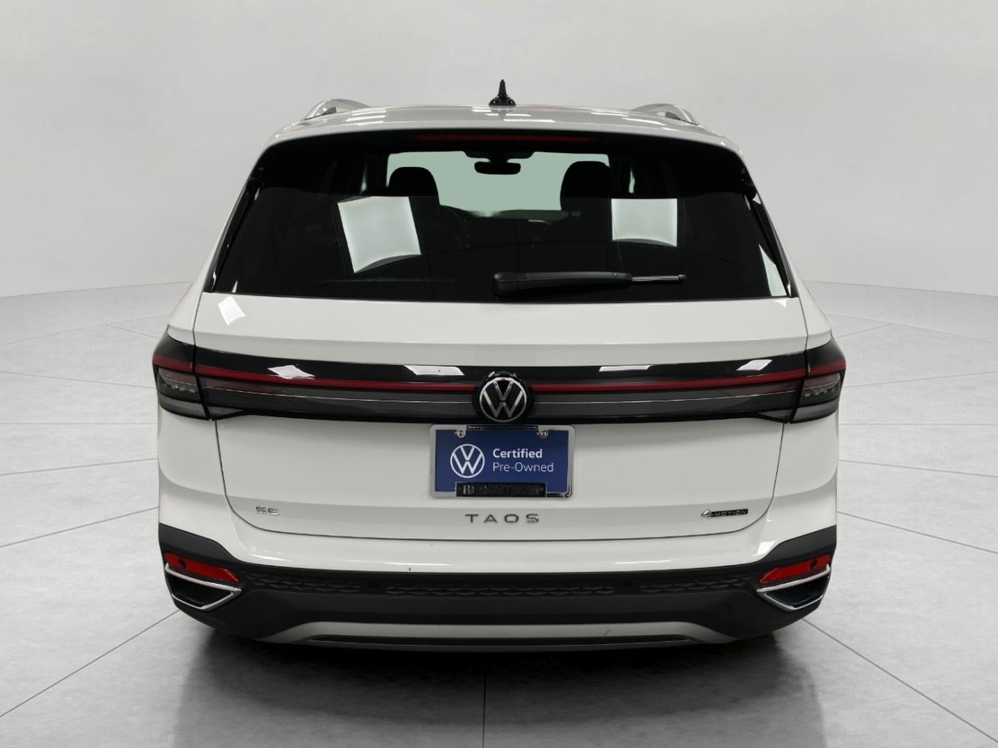 2025 Volkswagen Taos SE 4MOTION