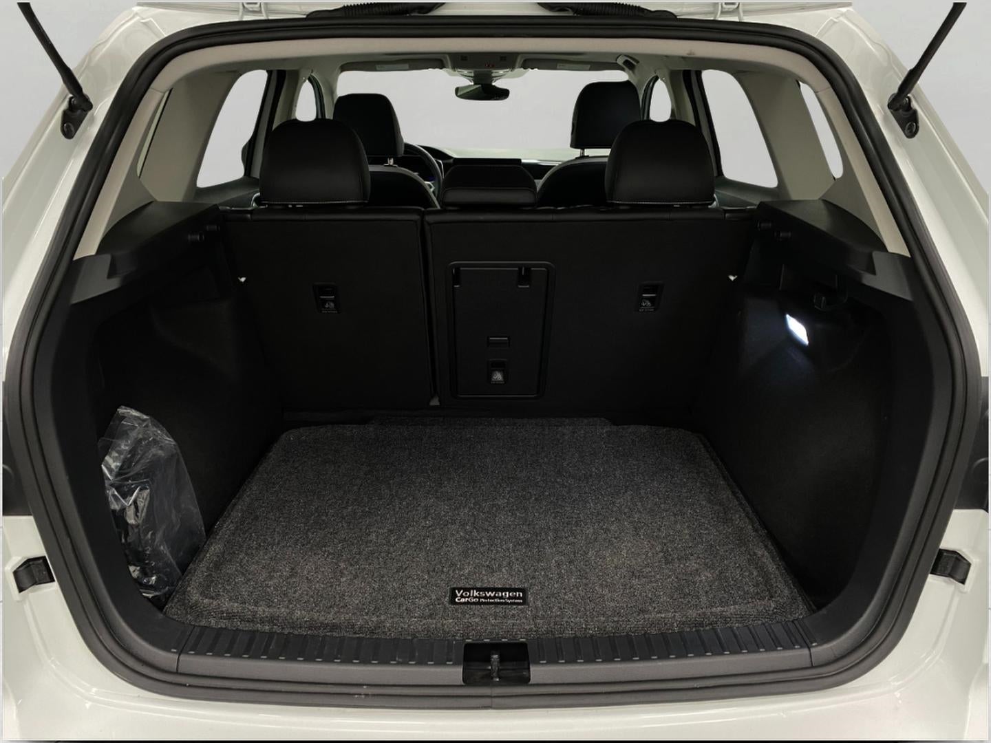 2025 Volkswagen Taos SE 4MOTION