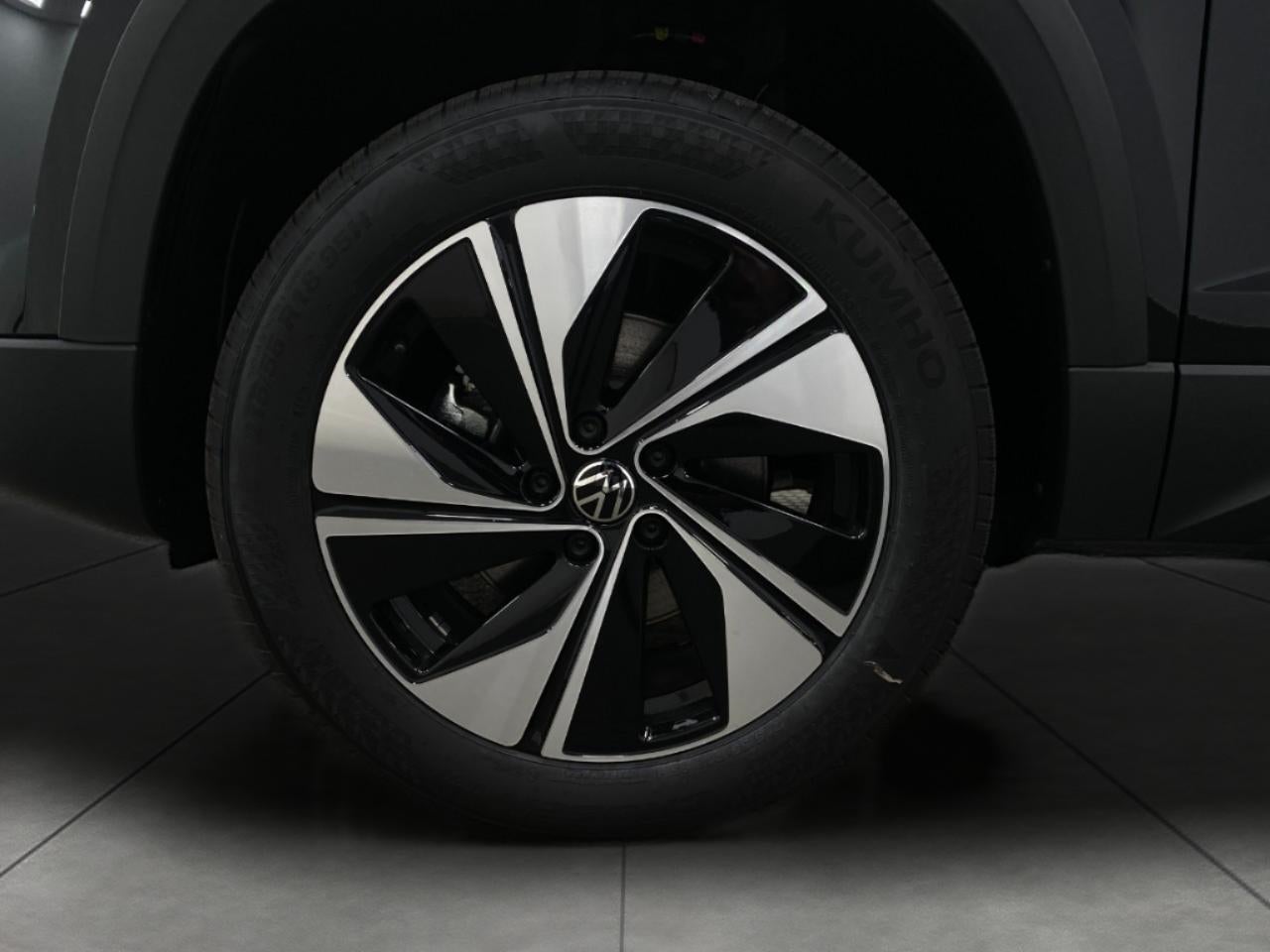 2025 Volkswagen Taos SE 4MOTION