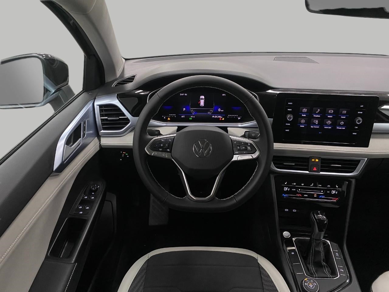 2025 Volkswagen Taos SE 4MOTION