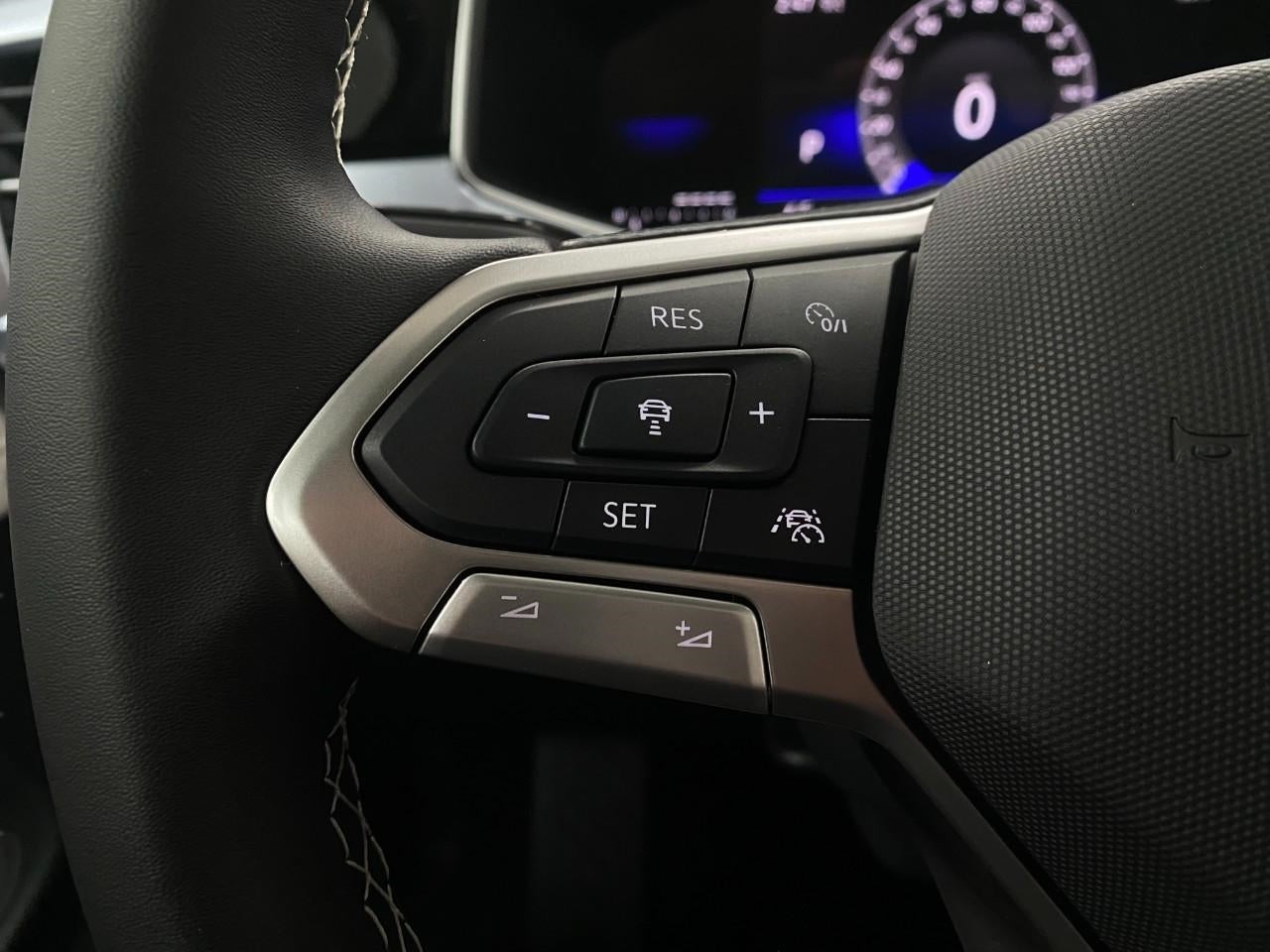 2025 Volkswagen Taos SE 4MOTION