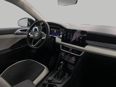 2025 Volkswagen Taos SE 4MOTION