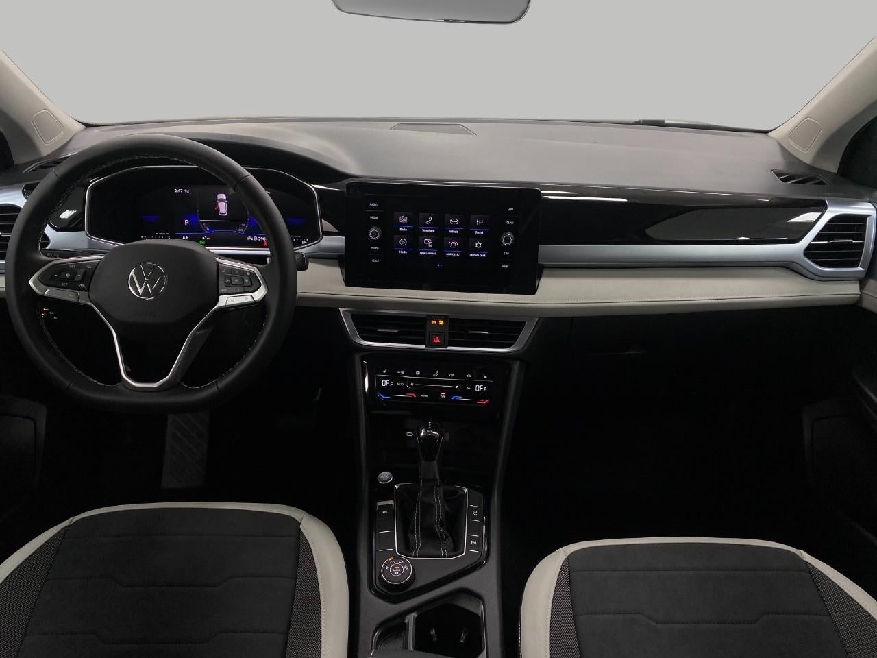 2025 Volkswagen Taos SE 4MOTION