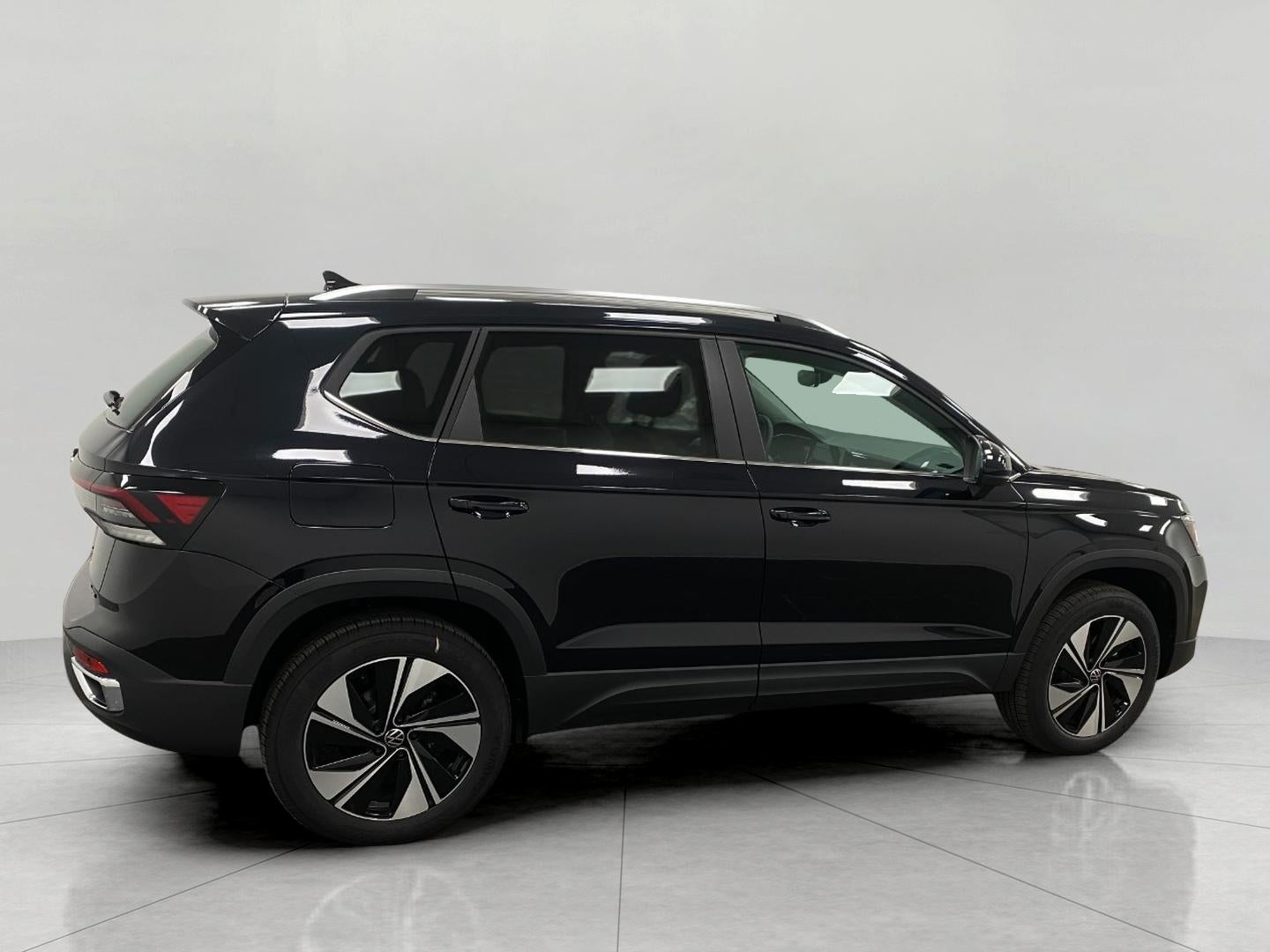 2025 Volkswagen Taos SE 4MOTION