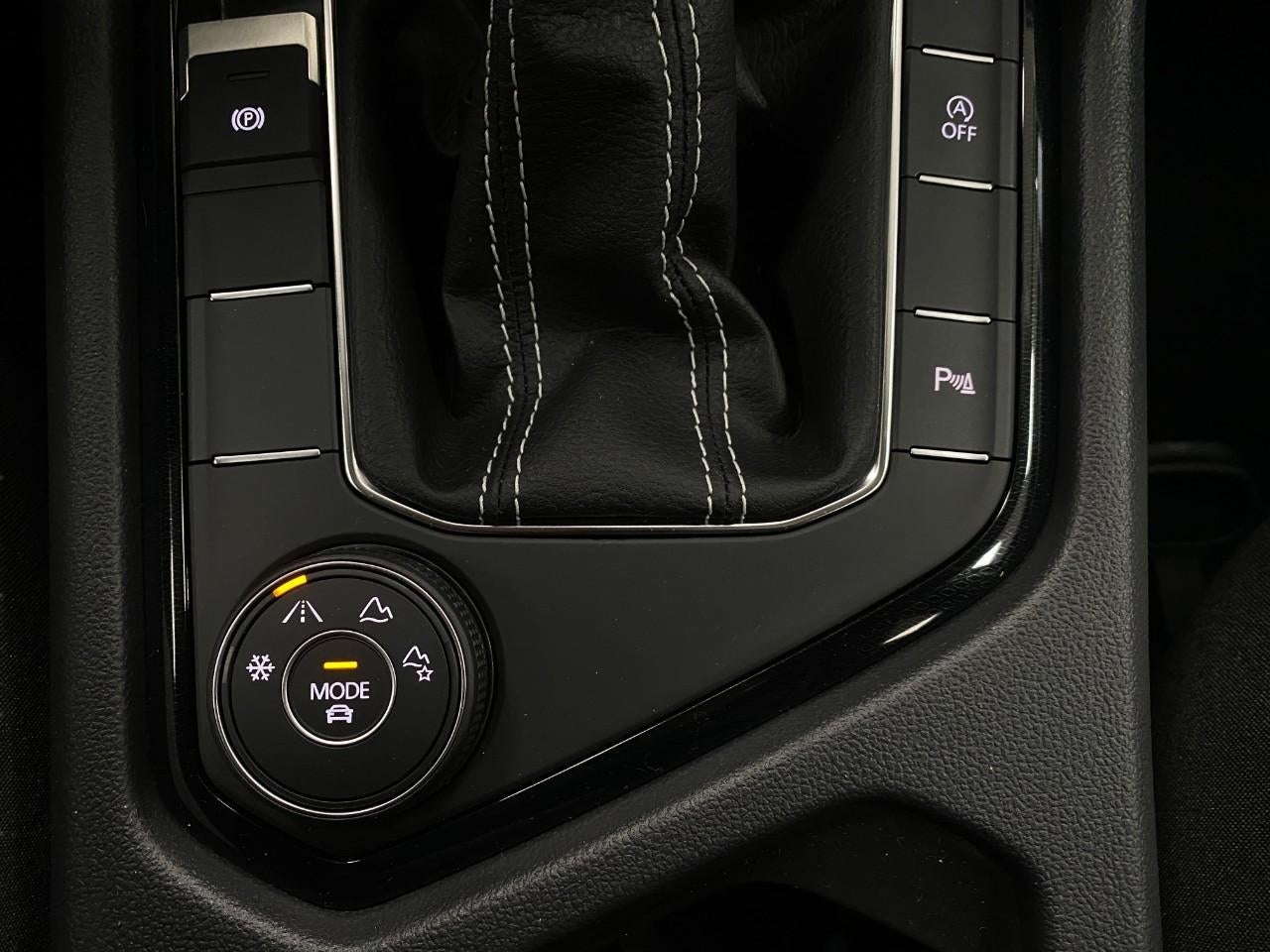 2025 Volkswagen Taos SE 4MOTION