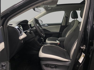 2025 Volkswagen Taos SE 4MOTION