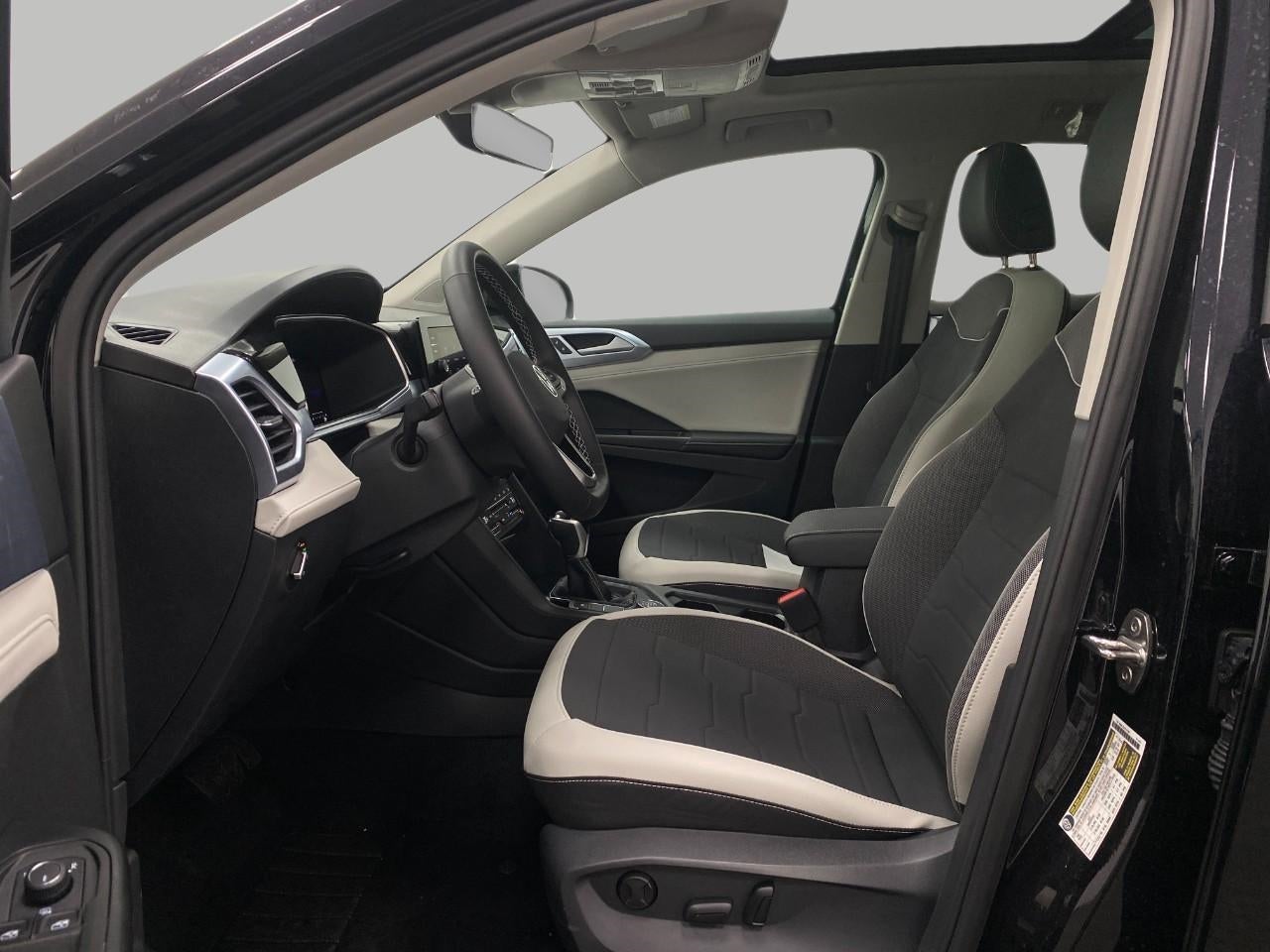 2025 Volkswagen Taos SE 4MOTION