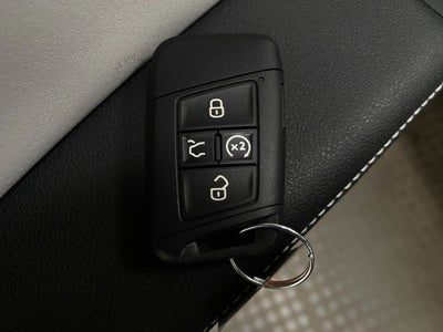 2025 Volkswagen Taos SE 4MOTION