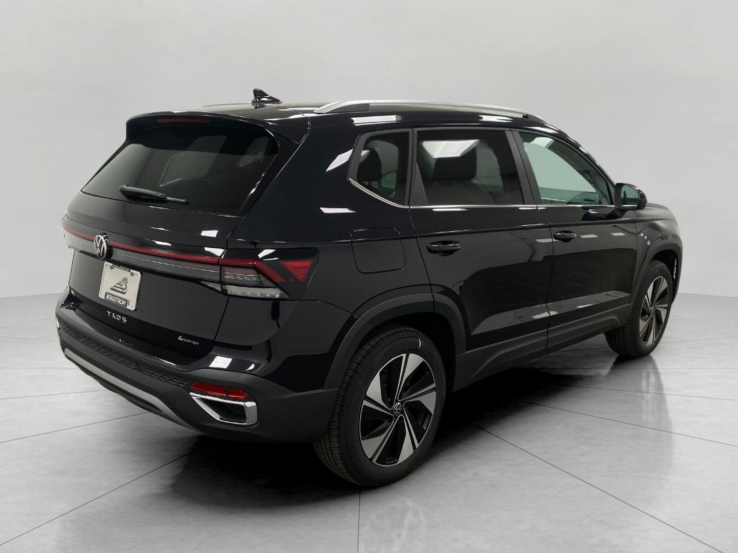 2025 Volkswagen Taos SE 4MOTION