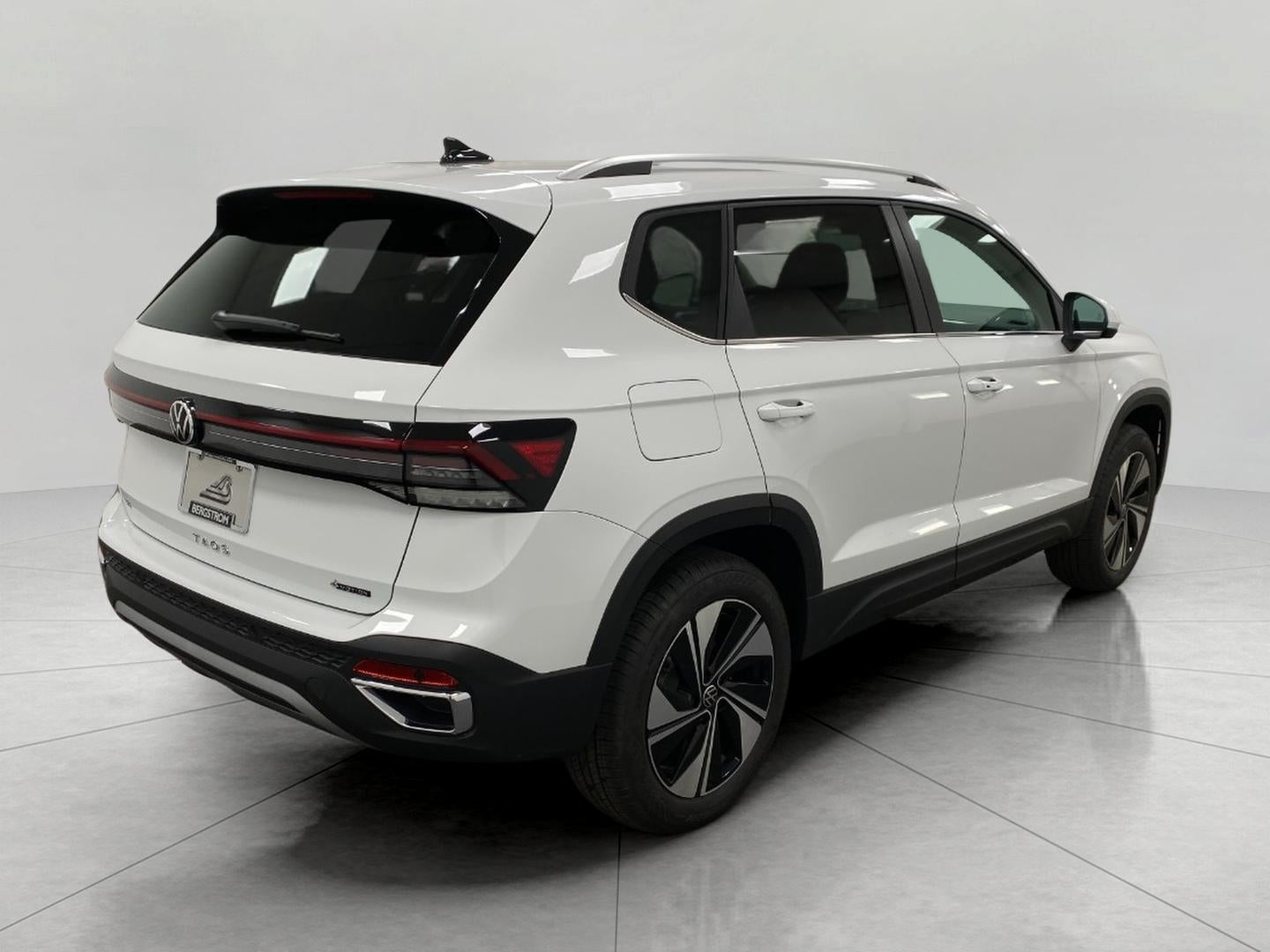 2026 Volkswagen Taos SE 4MOTION
