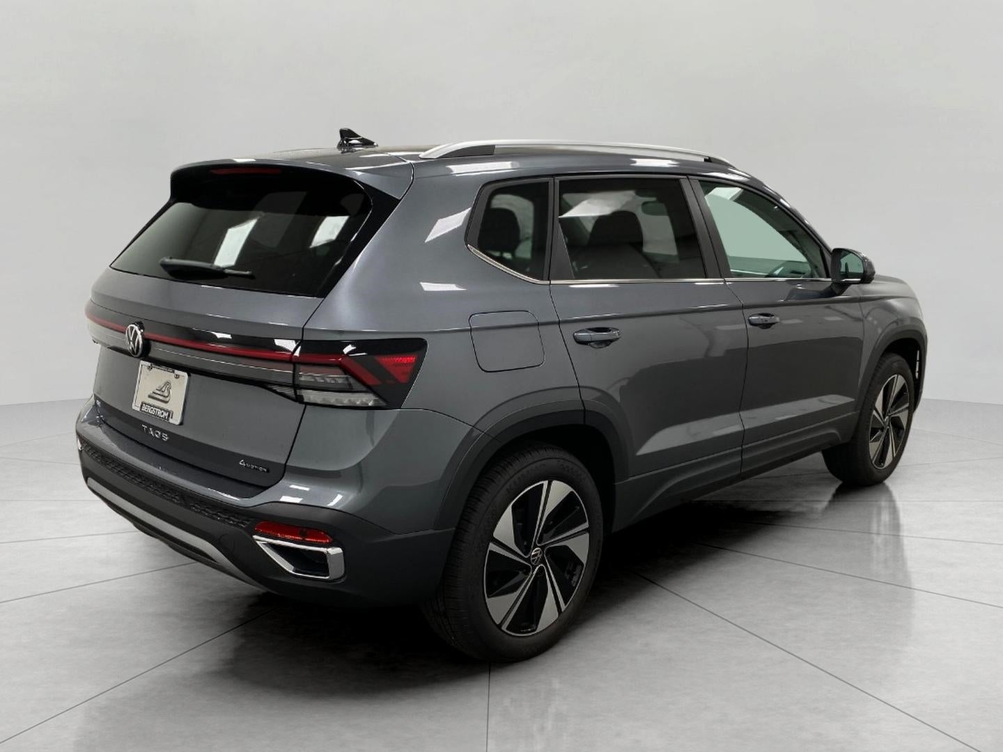 2026 Volkswagen Taos SE 4MOTION