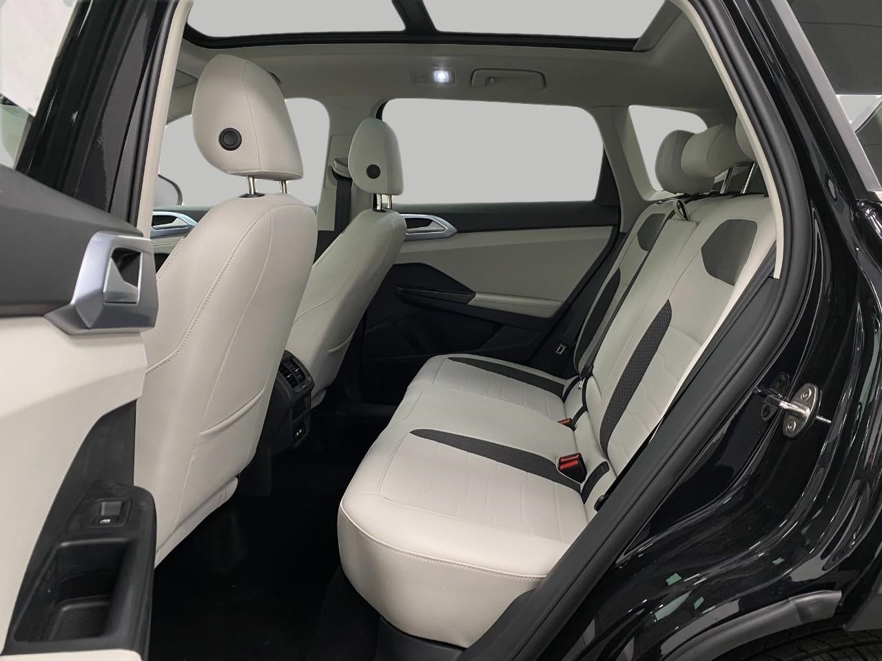 2026 Volkswagen Taos SE 4MOTION