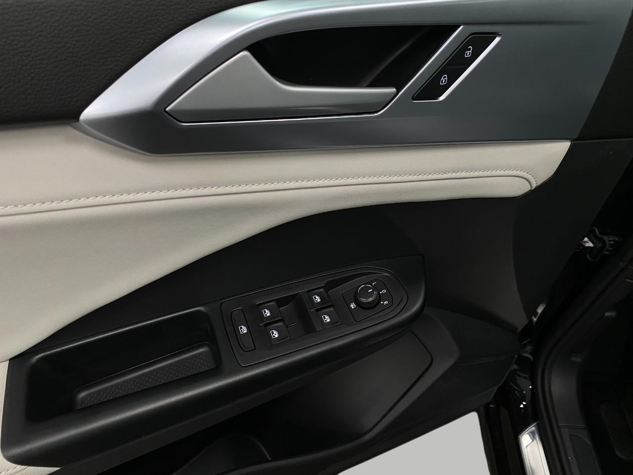 2026 Volkswagen Taos SE 4MOTION