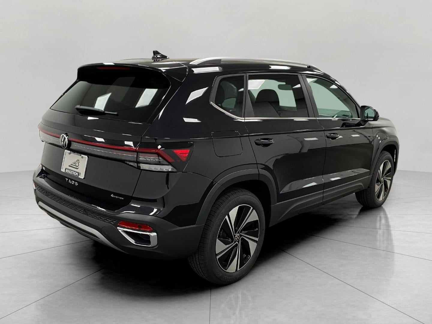 2026 Volkswagen Taos SE 4MOTION