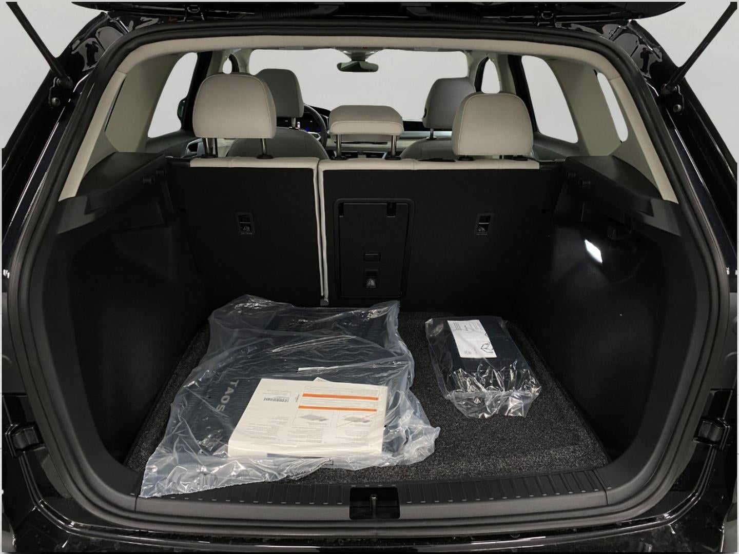 2026 Volkswagen Taos SE 4MOTION