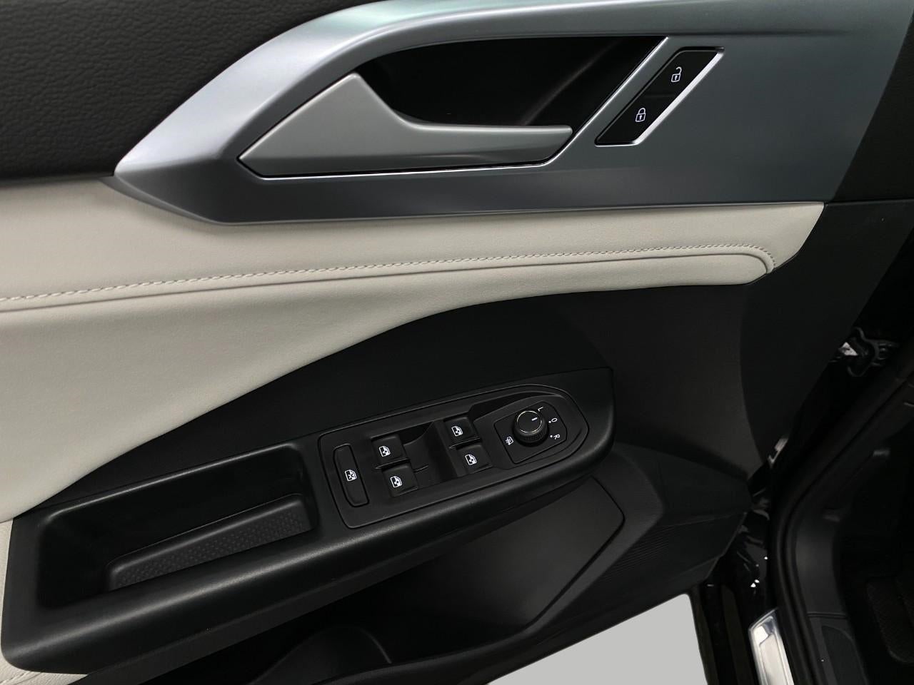 2026 Volkswagen Taos SE 4MOTION