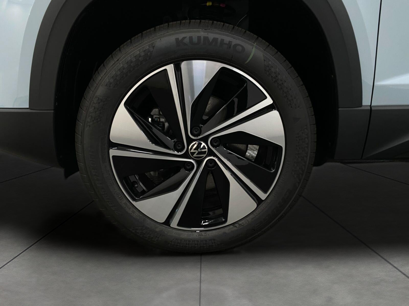 2027 Volkswagen Taos SE 4MOTION