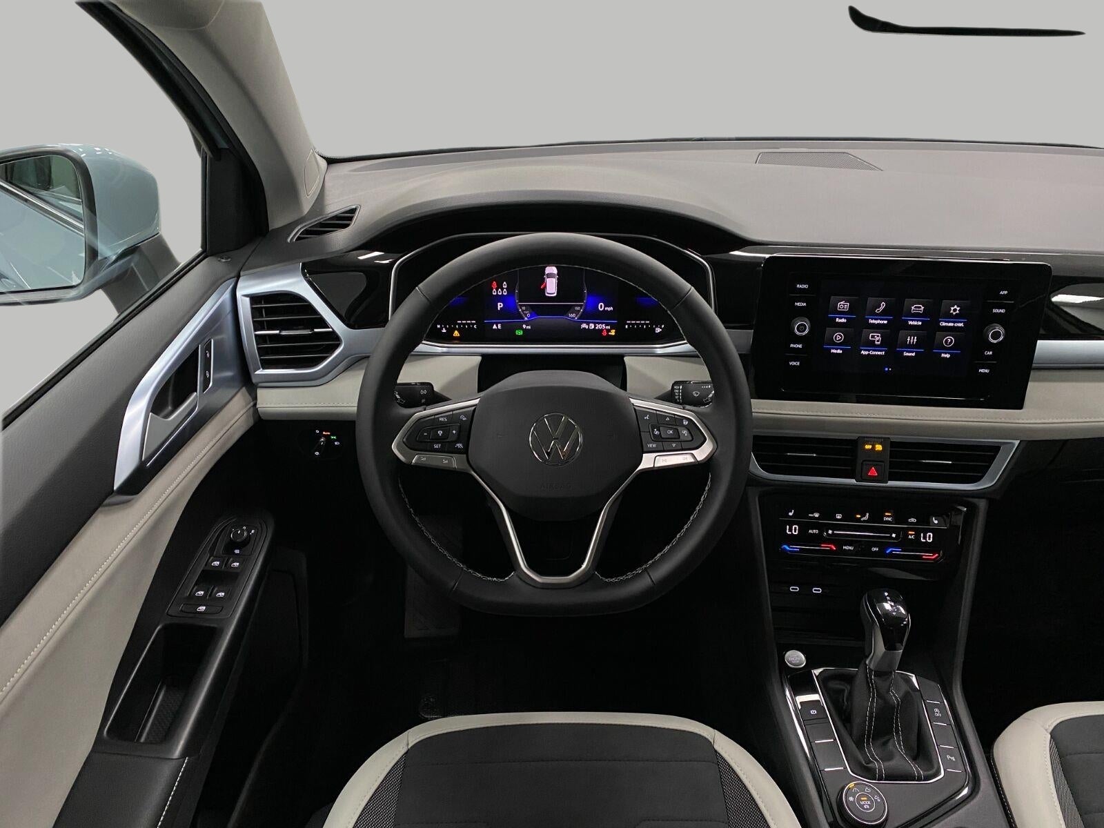 2027 Volkswagen Taos SE 4MOTION