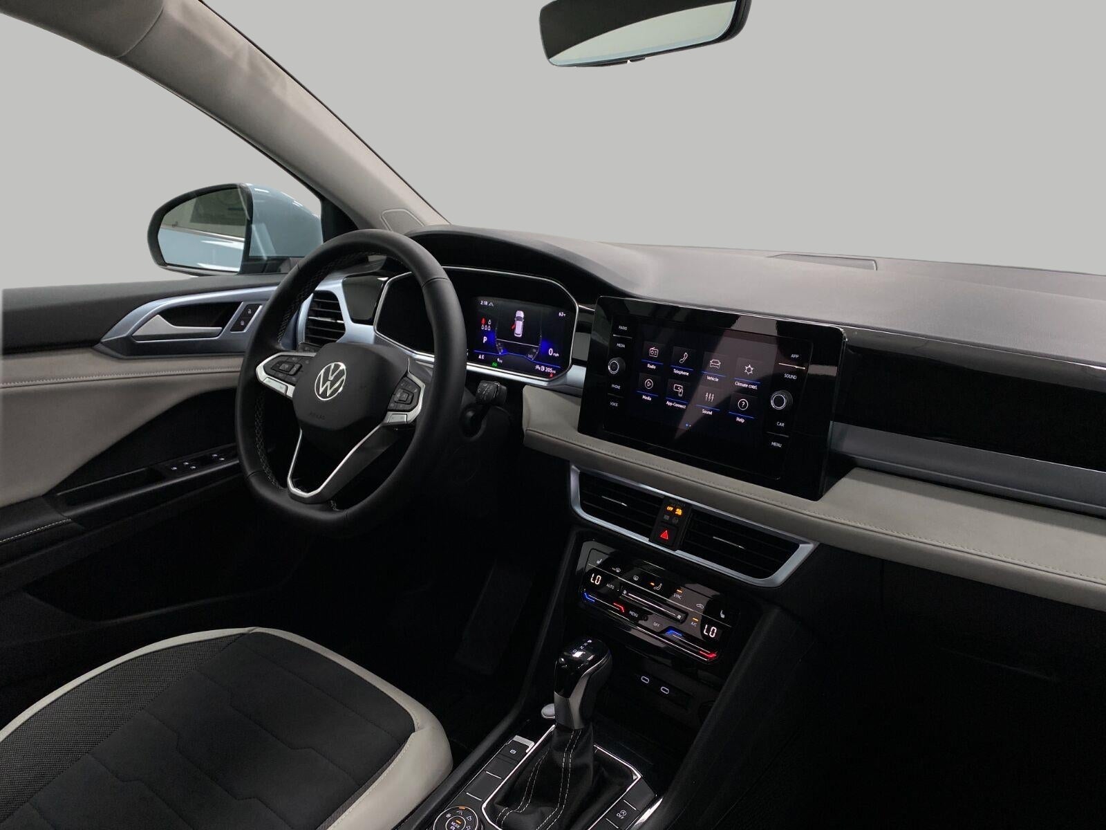 2027 Volkswagen Taos SE 4MOTION