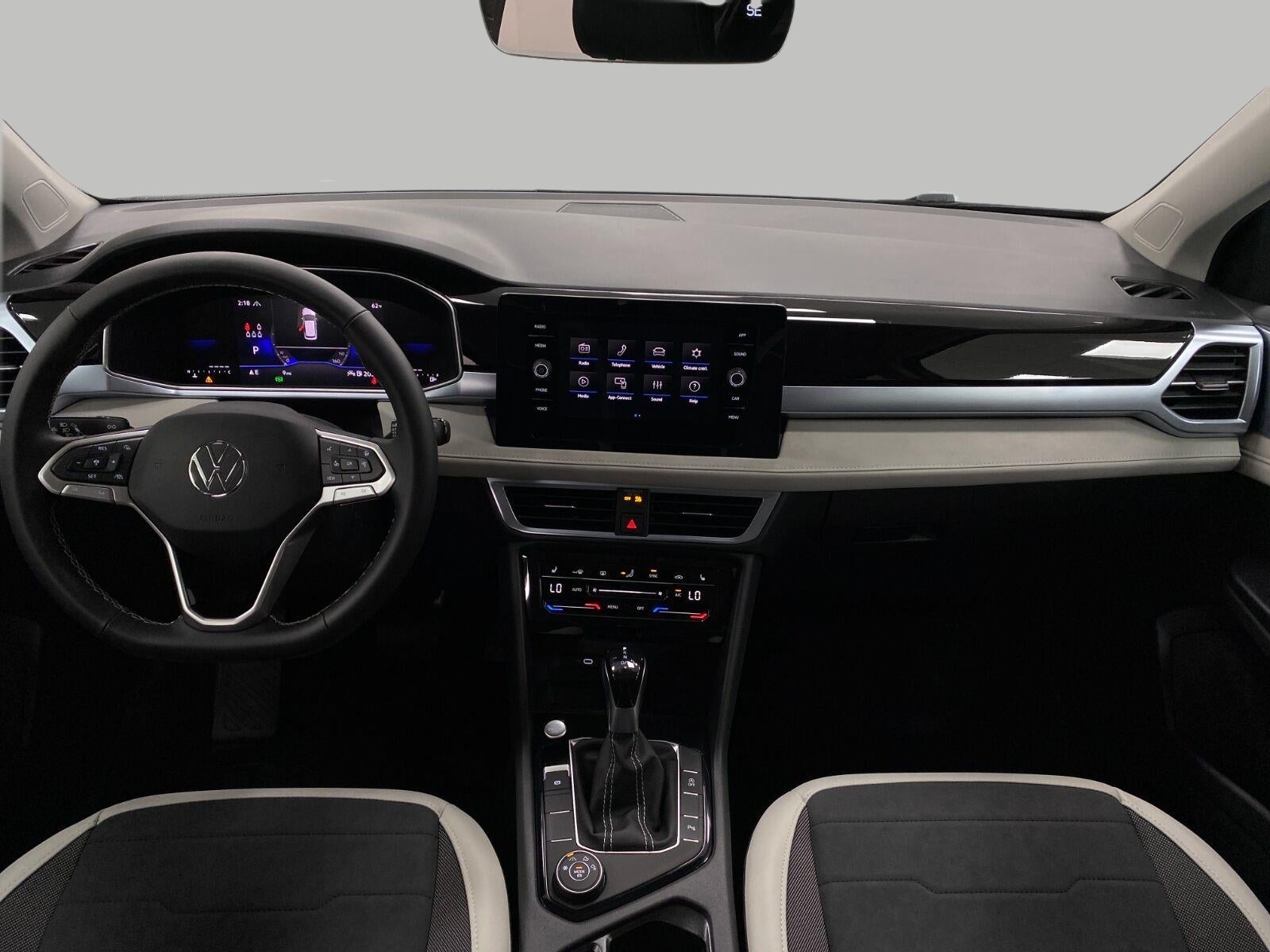 2027 Volkswagen Taos SE 4MOTION