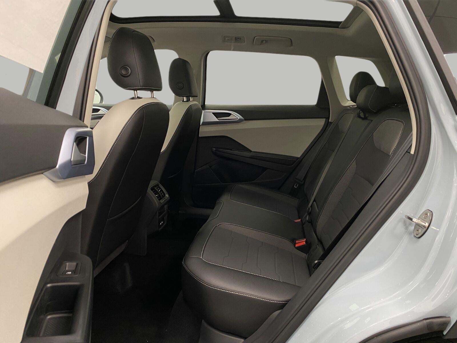 2027 Volkswagen Taos SE 4MOTION